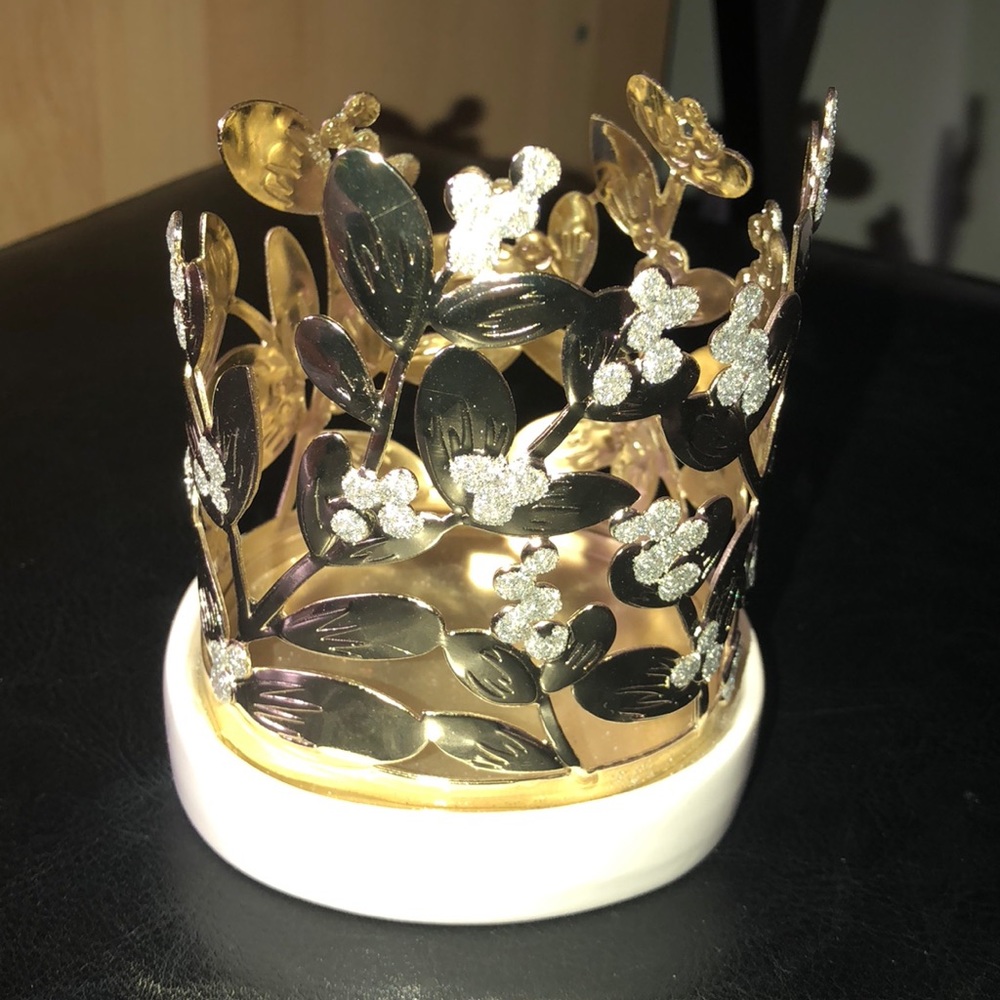 BRAND NEW candle holder silver and white